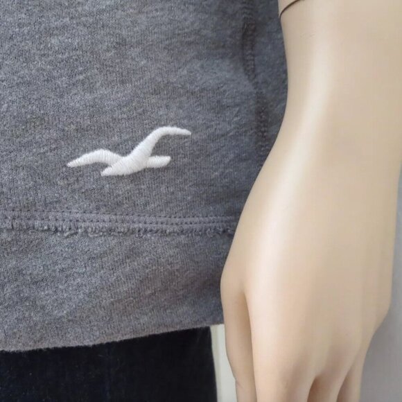 NWT Hollister Womens Embriodered Sweater Size Large Top Shirt Sweatshirt Gray - Picture 4 of 4